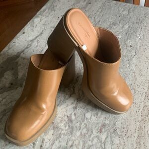 Universal Thread Tess Platform Mule Heels